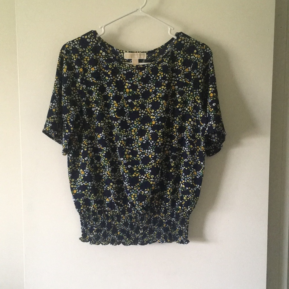 Mid-sleeve top